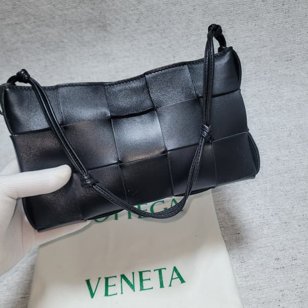 보테카베네타 카세트백 램스킨 숄더