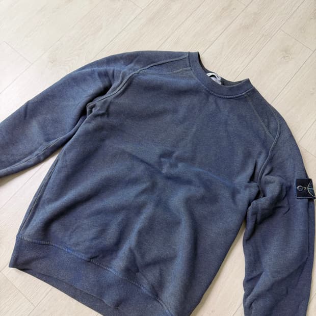 [m]스톤아일랜드 더스트 맨투맨