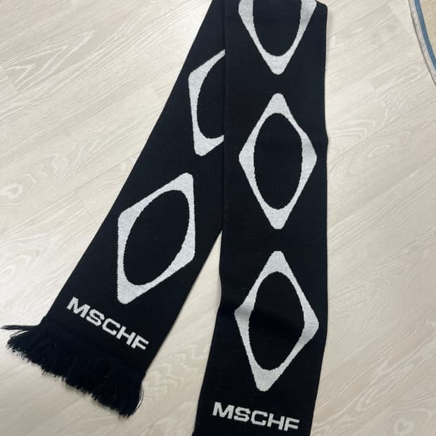 미스치프 롬버스 머플러 블랙