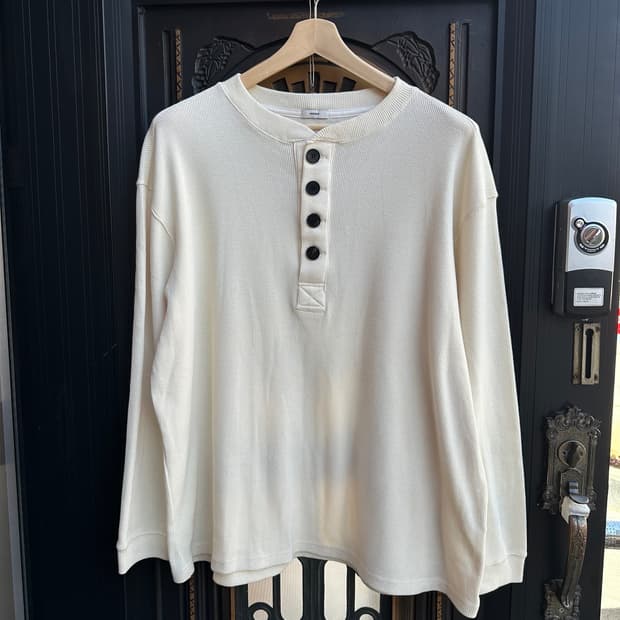 EEASSE 헨리넥 셔츠