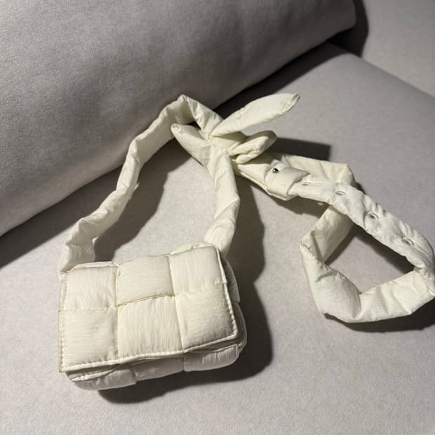 보테가베네타 미니 패딩 카세트