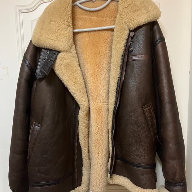 United Workers 무스탕