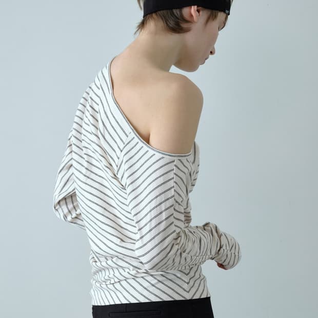 시메트릭퍼센트 탑 Striped Unbalance Top 태연착용