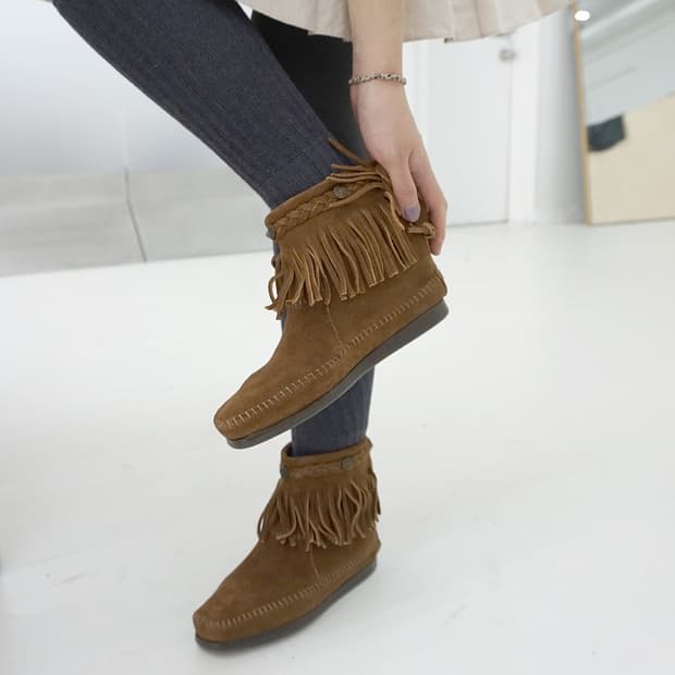 Minnetonka 프린지 부츠 스웨이드