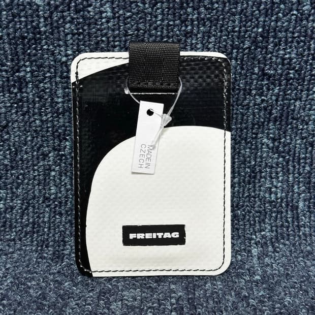 새제품 Freitag 프라이탁 유광 검흰 저스틴
