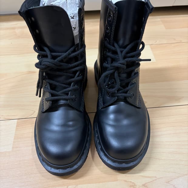 닥터마틴 1460 모노블랙 8홀 UK3(220)