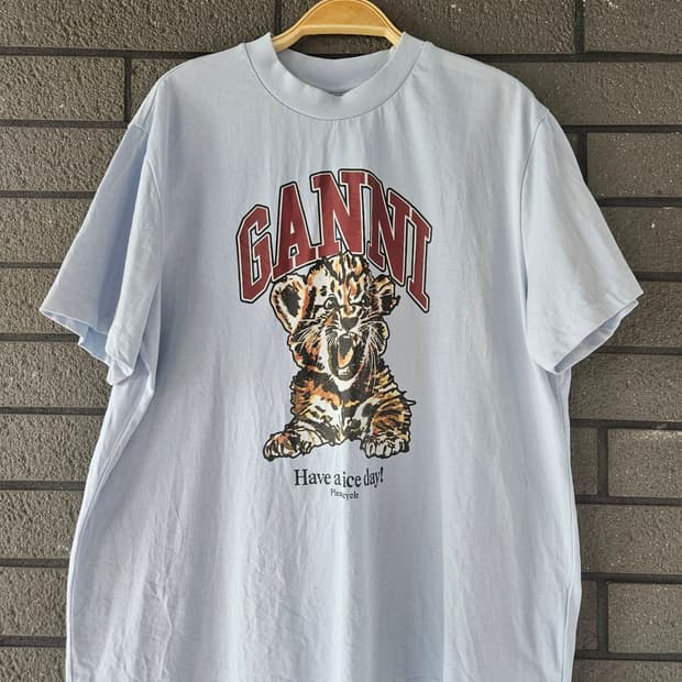 GANNI 타이거 반팔 티셔츠 라이트 블루