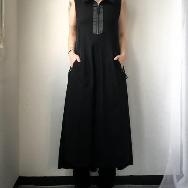 High neck sleeveless onepiece