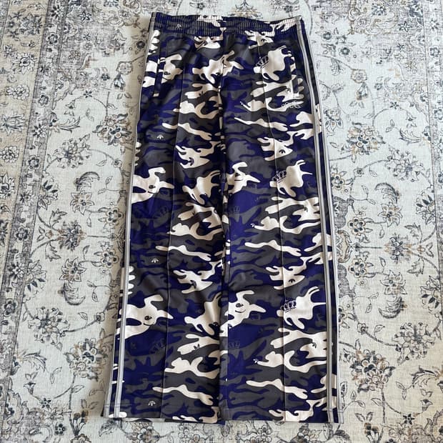 아디다스 구유로파 왕관 카모 트랙팬츠