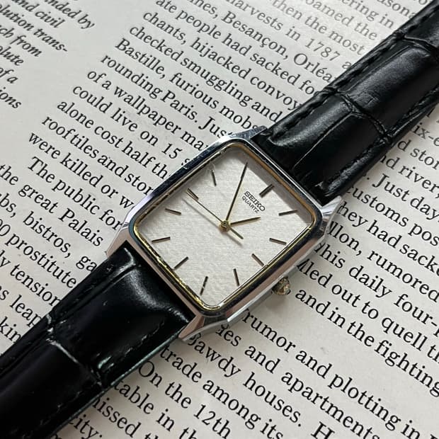 Vintage Seiko Quartz Chariot Tank Watch 