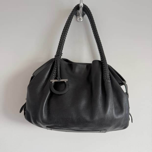 살바토레 페라가모(Salvatore Ferragamo) 레더 숄더백