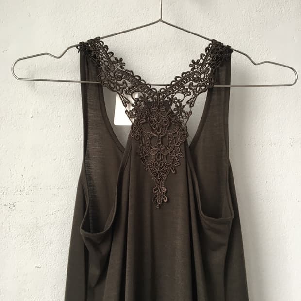 Back lace point sleeveless onepiece