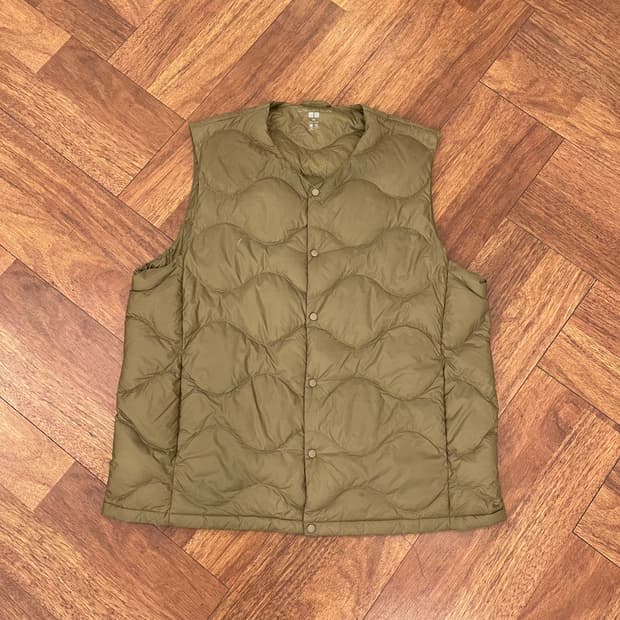 유니클로 경량 패딩조끼