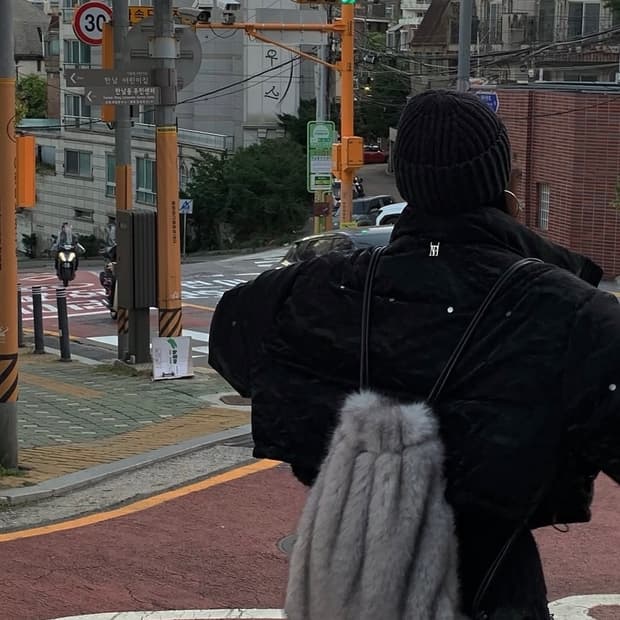 새상품) 트리밍버드 리벳 포인트 크랙 링클 패딩 점퍼 블랙