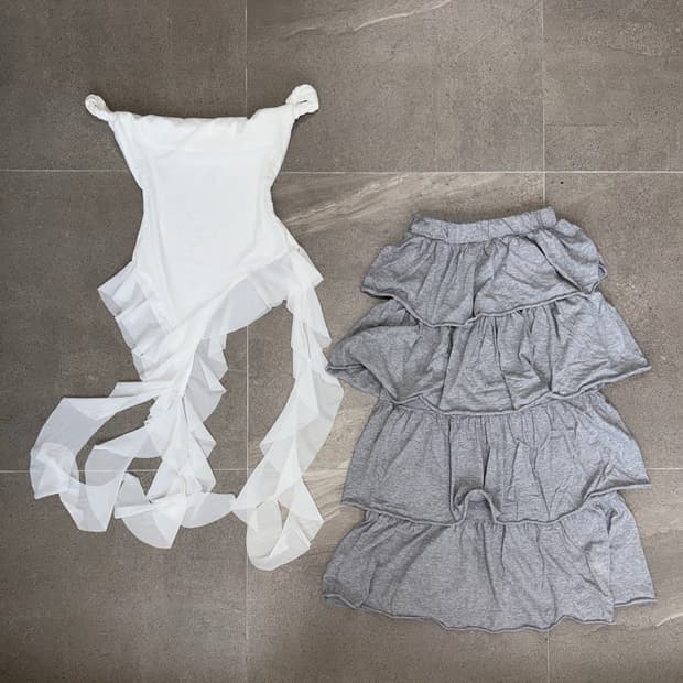 White unbalanced frill sheer 오프숄더 슬리브리스