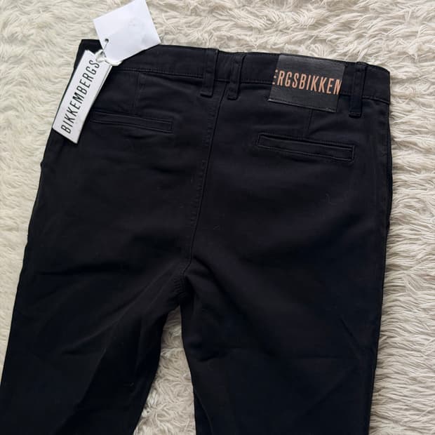 [비켐버그 / BIKKEMBERGS] 프리미엄 미판 슬림핏 지퍼 조거 팬