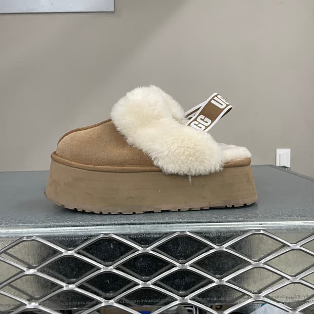 어그 펀케트 슬라이드 체스트넛 240