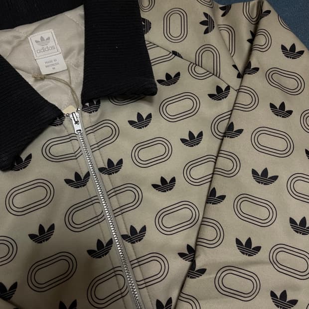 (새상품) 아디다스 희귀져지 트랙탑 자켓