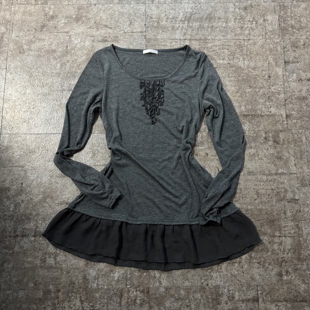 셔링 슬리브 러플 디테일 티