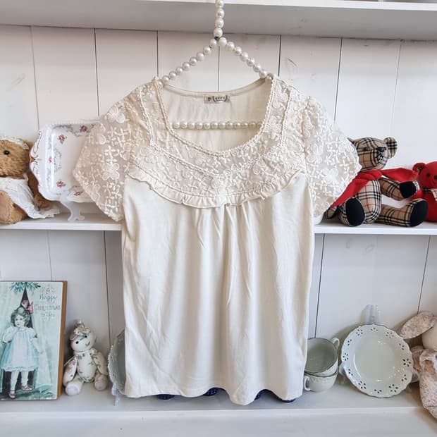 axes 레이스 블라우스 아이보리 반팔