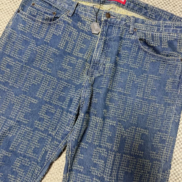 [38] 슈프림 니들 펀치 레귤러 진 워시드 블루 - 23FW