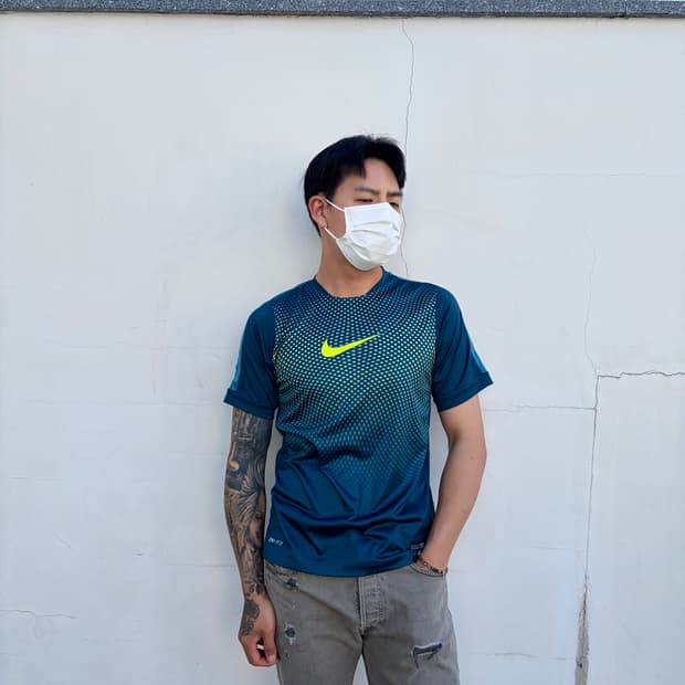 L)나이키 드라이핏 네온 스우시 풋볼 트레이닝 반팔티