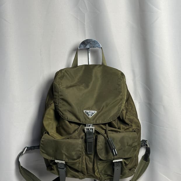 프라다 테수토 나일론 백팩 카키