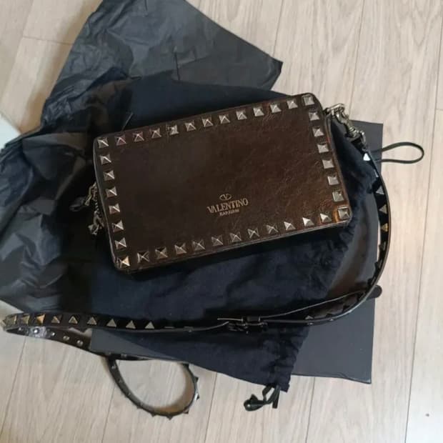 발렌티노가르바니스터드크로스백