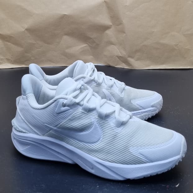 나이키 스타러너4 여성운동화230 