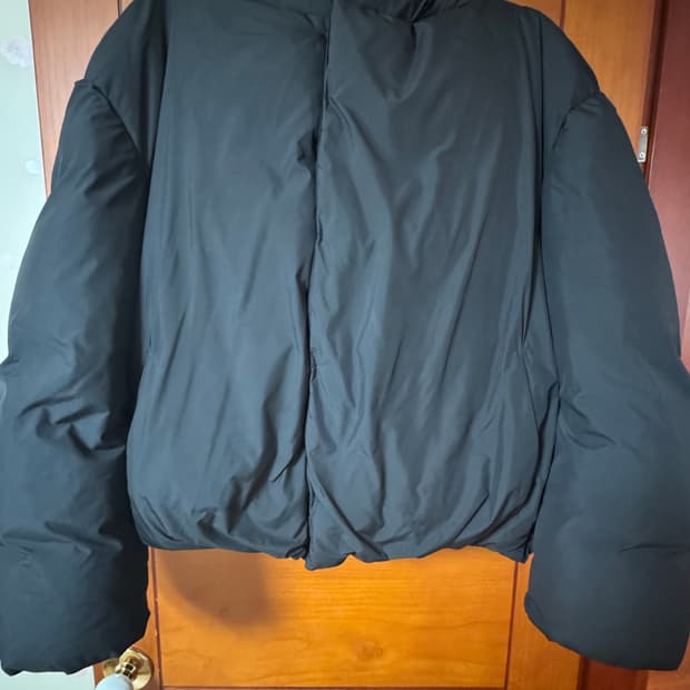 아모멘토 25FW HOODED DOWN PUFFER (L사이즈)