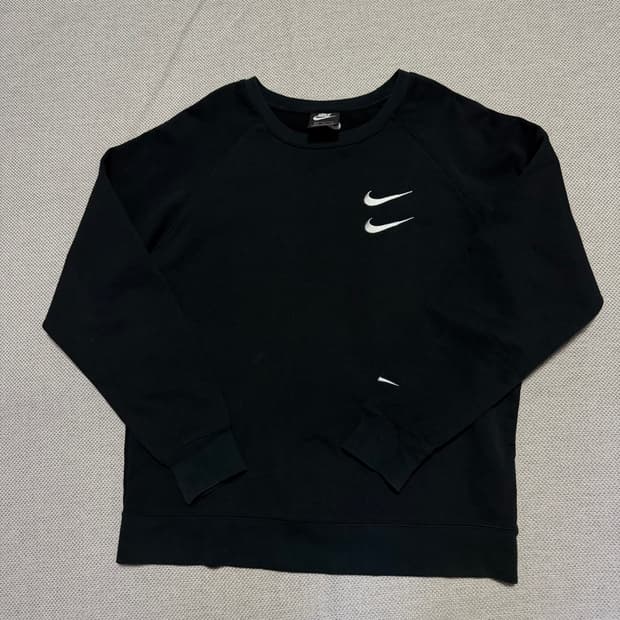 나이키 인터내셔널 빅스우시 맨투맨