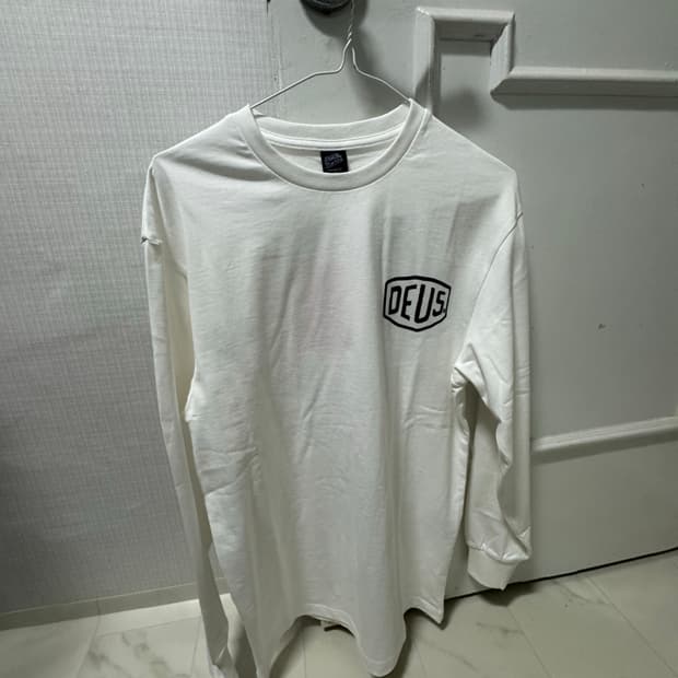 데우스 엑스 마키나 서울 롱슬리브 화이트 S (새상품)