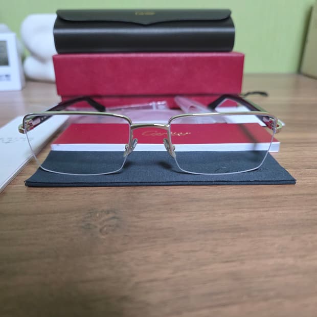 까르띠에 CT0042o 반무테 