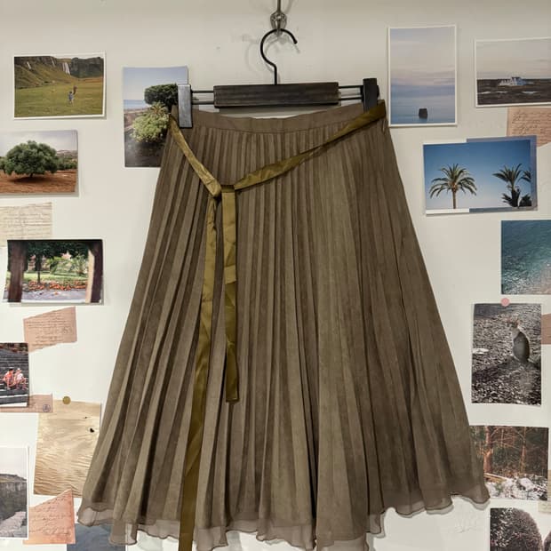스웨이드 플리츠 스커트