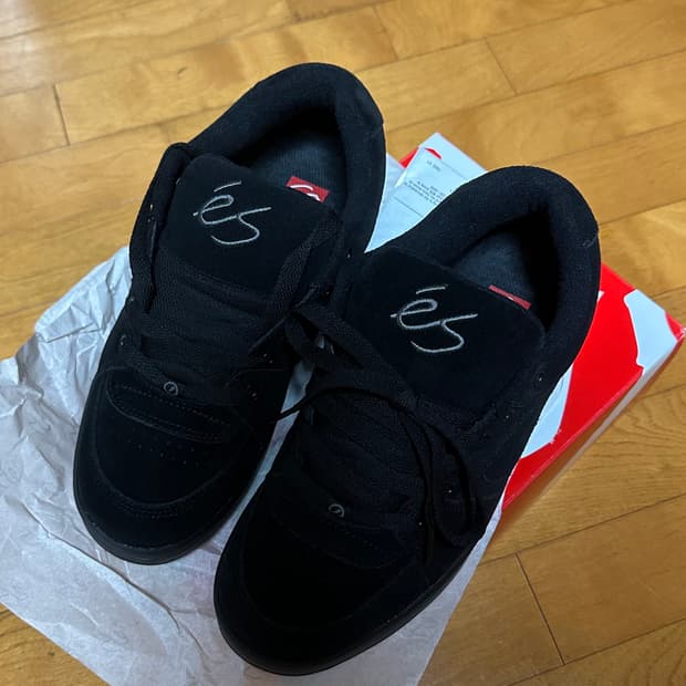 es accel og black 9.5