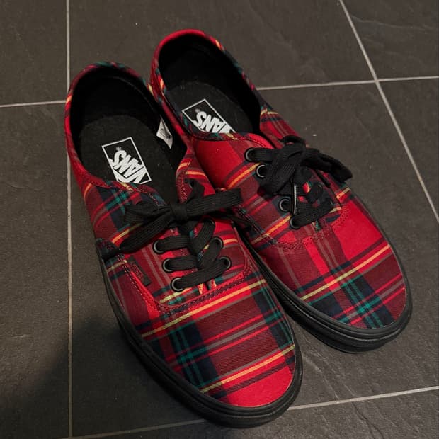 반스 어센틱 (Vans Authentic) 스니커즈