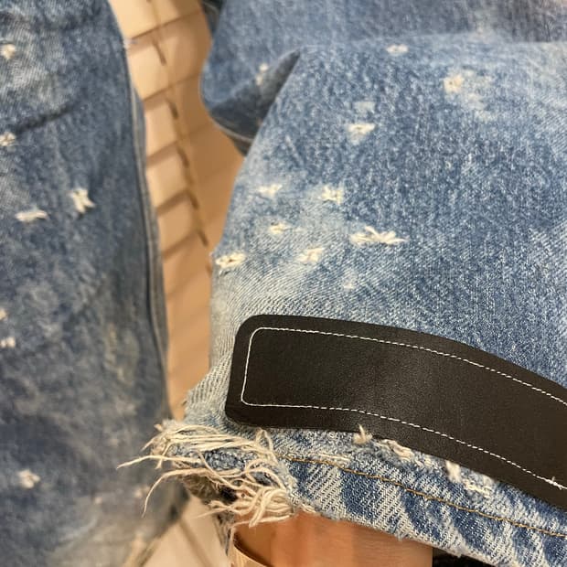 carhartt- battleworn ripped denim