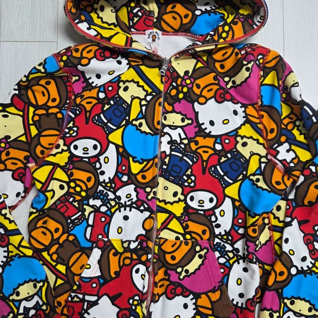 산리오 콜라보 베이프 크롭 후드집업