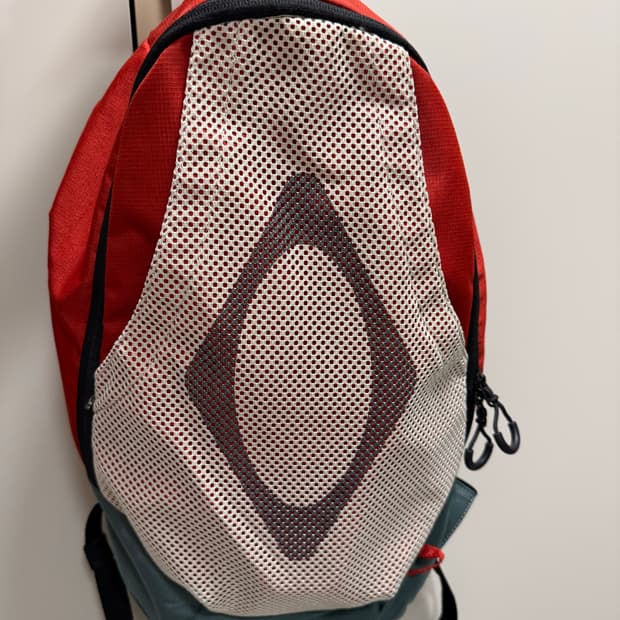 미스치프 롬버스 메쉬 백팩 레드
