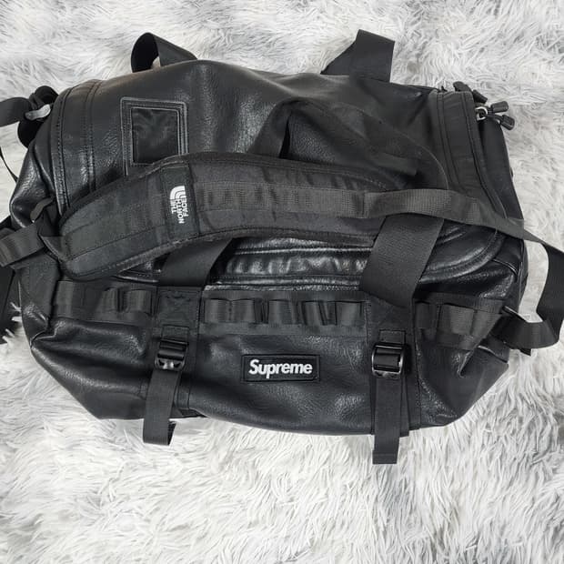 슈프림 x 노스페이스 가방 블랙