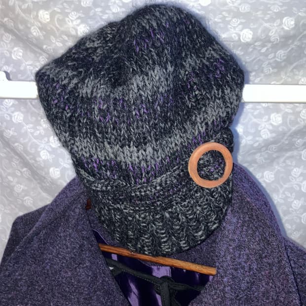 💌 Vintage wood ring hat.