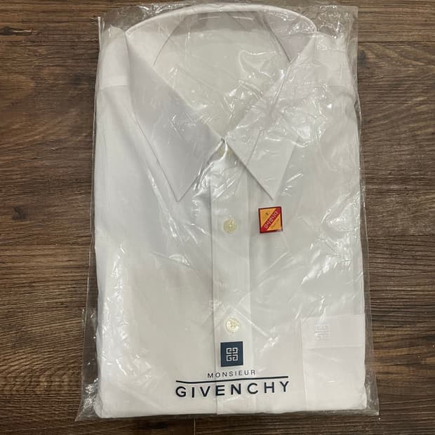 [새상품] 지방시 반팔 셔츠 화이트