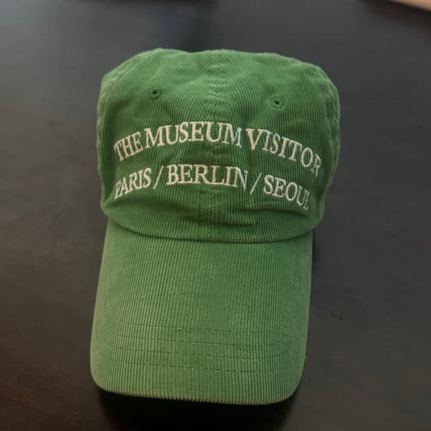 더뮤지엄비지터 코듀로이 볼캡