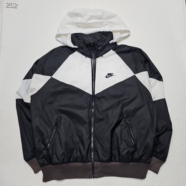 [나이키] 빅스우시 윈드러너 바람막이 (95)