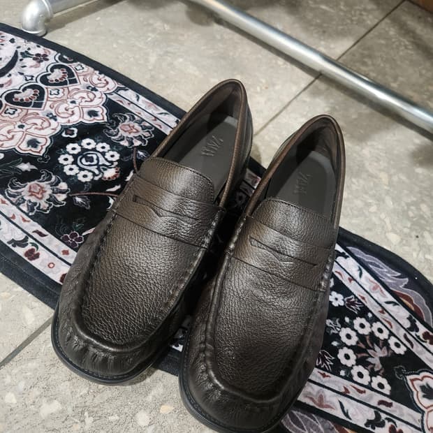 자라 리미티드 소가죽 로퍼 (42) 더로우 맛