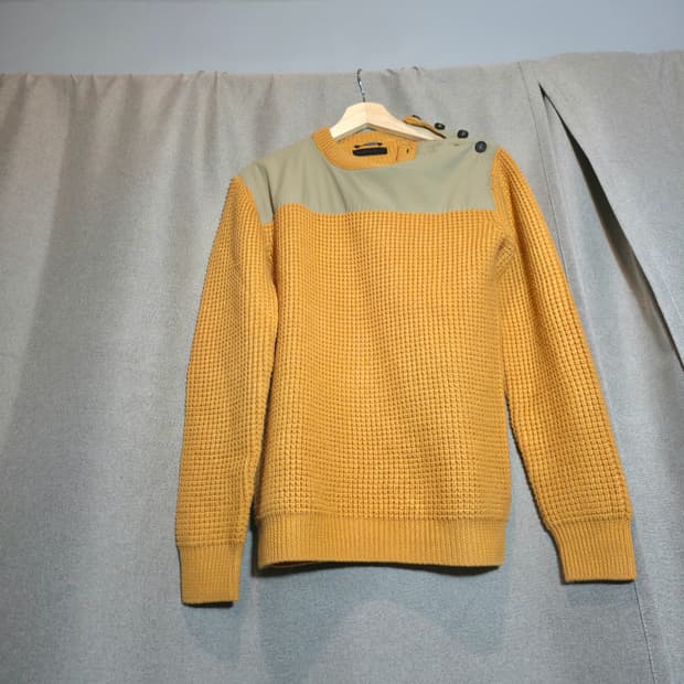 Jun hashimoto buttoned shoulder sweater