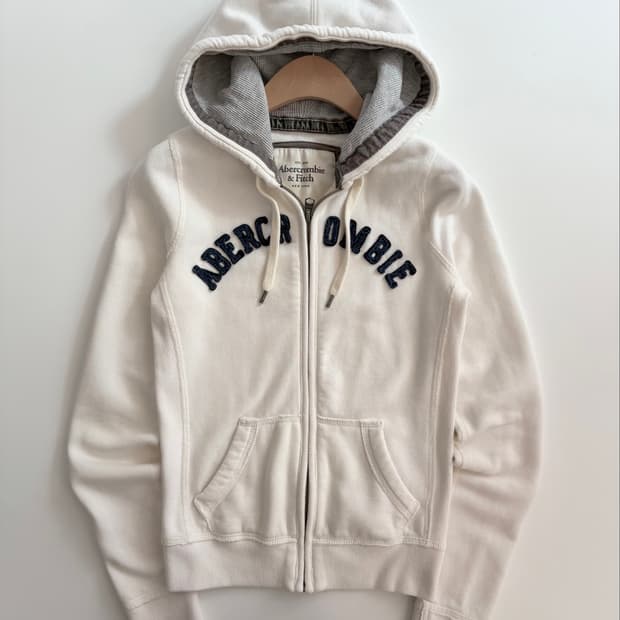 Abercrombie & Fitch 아베크롬비 아이보리 와펜 레터링 후드