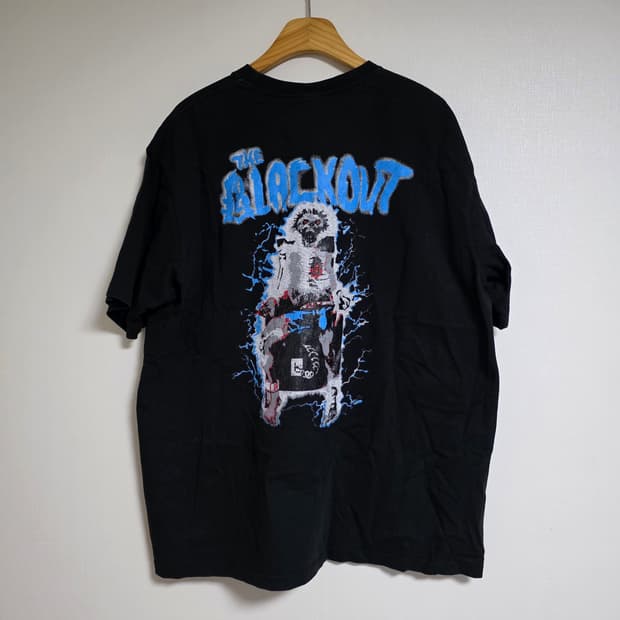 블랙아웃 일렉트릭 티셔츠 L사이즈