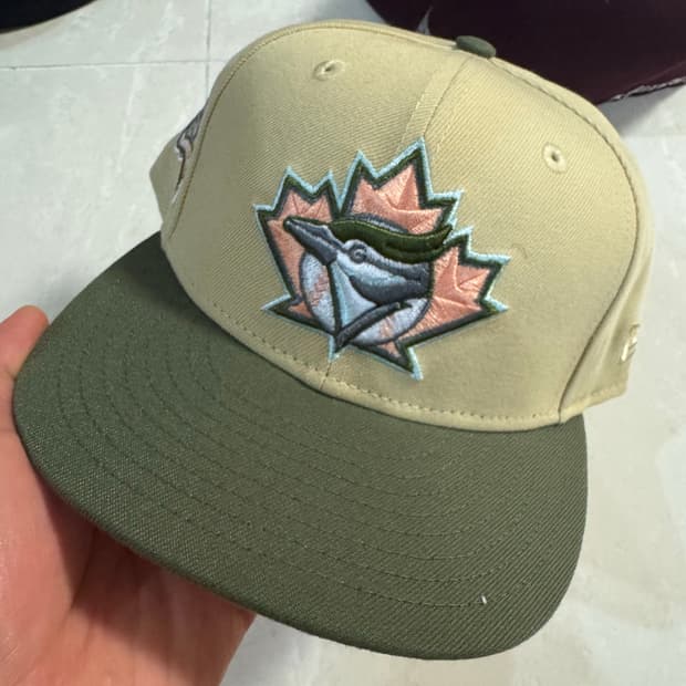 뉴에라 토론토 25주년 베이거스 캡 미시착 5/8 처분 