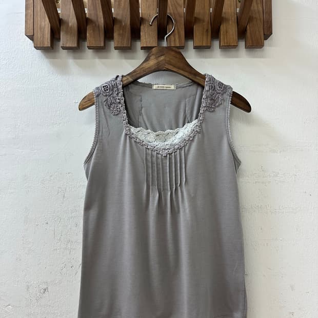 일본빈티지 Axes femme 엑시즈팜 레이스 핀턱 슬리브리스 탑